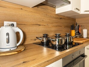 Fridge, microwave, dishwasher, cookware/dishes/utensils - Familienappartement Balkon und Loggia mit Meerblick by Interhome (Crikvenica)
