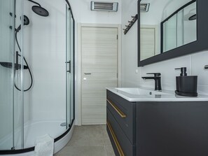 Towels - Familienappartement Balkon und Loggia mit Meerblick by Interhome (Crikvenica)