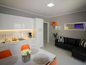 TV - Sabina B4 by Interhome (Poreč)