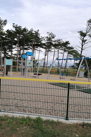 Children’s area - Charmante Wohnung in der Nähe des Sandstrandes by Interhome (Privlaka)