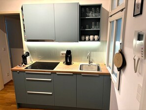 Fridge, oven, dishwasher, cookware/dishes/utensils - Zentral & ruhig by Interhome (Vienna)
