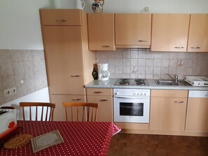 Fridge, oven, dishwasher, cookware/dishes/utensils - Apartment Gaby by Interhome (Bonndorf)