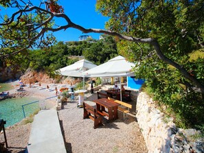Outdoor dining - am schönen Kieselstrand. by Interhome (Novi Vinodolski)