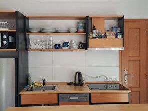 Refrigerador, microondas, horno y lavavajillas 