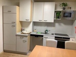 Fridge, microwave, oven, dishwasher - Apartment Reitz by Interhome (Fritzlar)