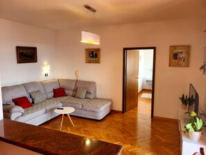 TV - Meerblick-Wohneinheit  8 Personen am Zentrumsrand by Interhome (Novi Vinodolski)