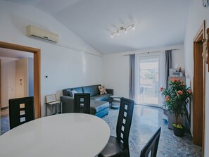 Interior - Zweistöckiges Ferienhaus Villa Dany by Interhome (Buje)