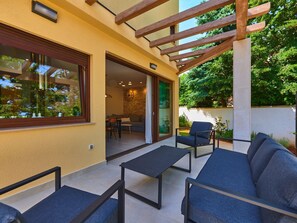 Outdoor dining - Haus in Fažana mit Terrasse und schöner Aussicht by Interhome (Fažana)