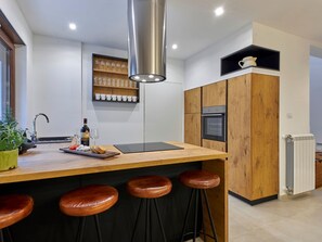 Refrigerador, microondas, horno y lavavajillas 