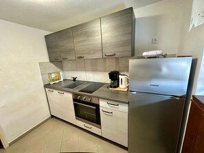 Fridge, microwave, oven, dishwasher - Apartment Car by Interhome (Crikvenica)
