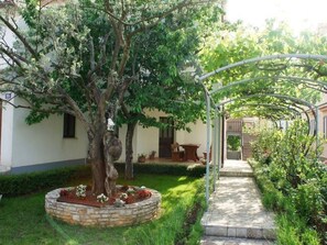 Property grounds - Wohnung in Fazana mit Garten, Grill und Terrasse by Interhome (Fažana)