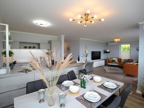 Dining - Apartement Villa Am Meer in Glowe mit Terasse EG by Interhome (Glowe)