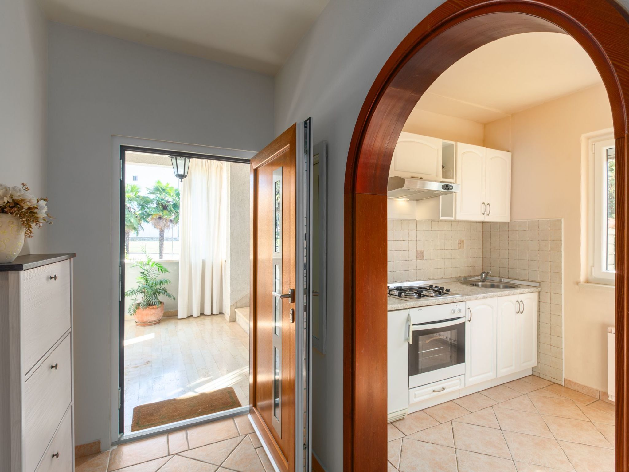 Kjøleskap, ovn og kjøkkenutstyr