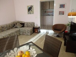 TV - Trogir Yellow House A1 by Interhome (Trogir)