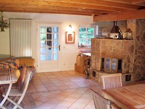 Fireplace, DVD player