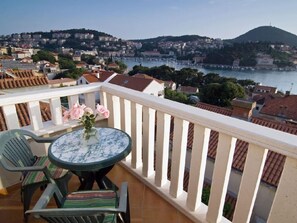 Outdoor dining - Modernes Apartment mit Meerblick by Interhome (Dubrovnik)