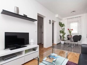 Living area - Wohnung mit Garten in der Nähe des Zentrums by Interhome (Pula)