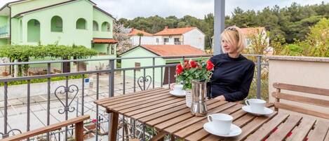 تناول الطعام بالخارج