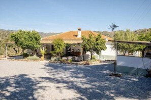 Exterior - 5-Bedroom Villa with Pool, Swimjet and Jacuzzi (Comares)