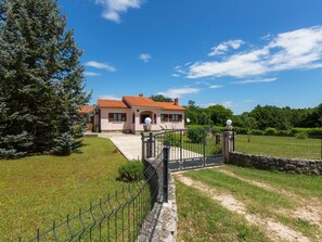 Exterior - mit Garten, Grill und Terrasse by Interhome (Drenje)