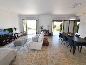 TV, DVD player - Villa 'Haute Vue', mit toller Aussicht, WiFi und AC by Interhome (Montauroux)
