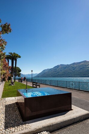 A swimming pool with a view of a lake and mountains. - Haus Antonini by Interhome (Brissago)