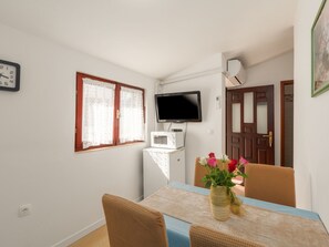 Dining - Rozi 4 in Strandnähe by Interhome (Poreč)