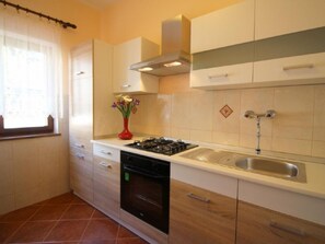 Fridge, microwave, oven, cookware/dishes/utensils - Liliana by Interhome (Poreč)