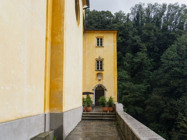 Property grounds - "Palazzo Branca" mit Blick auf den See. by Interhome (Brissago)