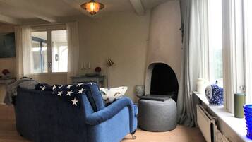 Télévision, cheminée