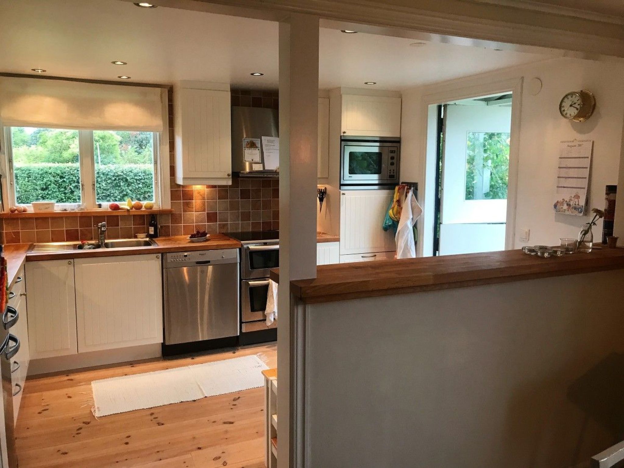 Kylskåp, mikrovågsugn, ugn och diskmaskin