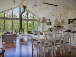 Interior - Modernes Haus mit hellem Dekor, mit Blick auf den See by Interhome (Tingsryd)