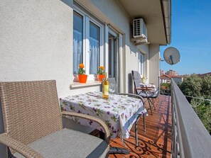 Outdoor dining - Apartman Oliva **** by Interhome (Pula)