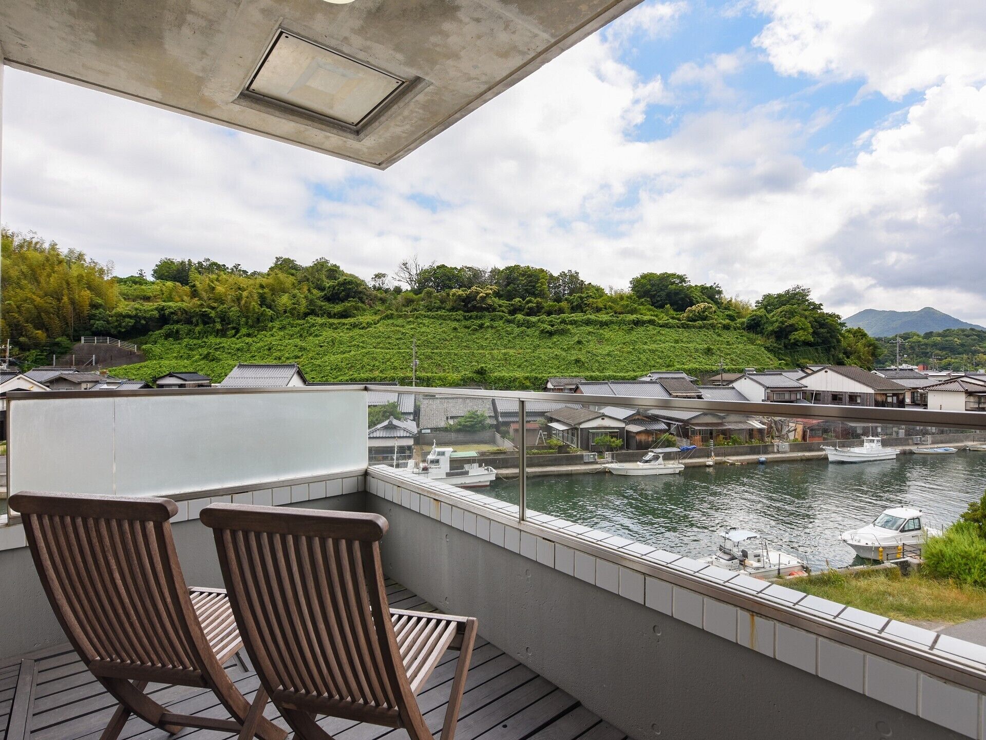 Superior Twin Room, Balcony, Canal View | In-room safe, free WiFi