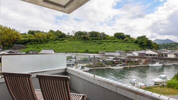 Superior Twin Room, Balcony, Canal View | In-room safe, free WiFi