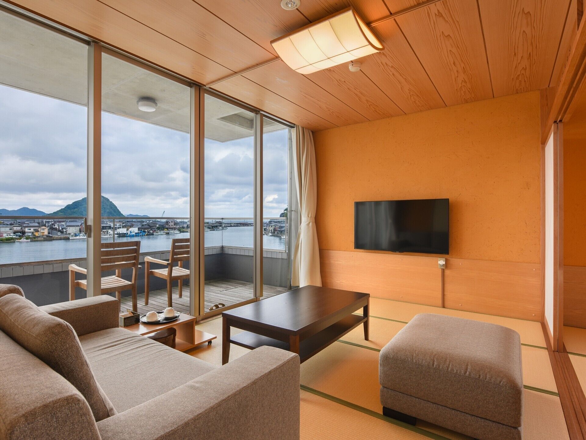 Deluxe Suite, Balcony, River View | In-room safe, free WiFi