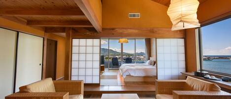 Executive Suite, Balcony, River View | In-room safe, free WiFi