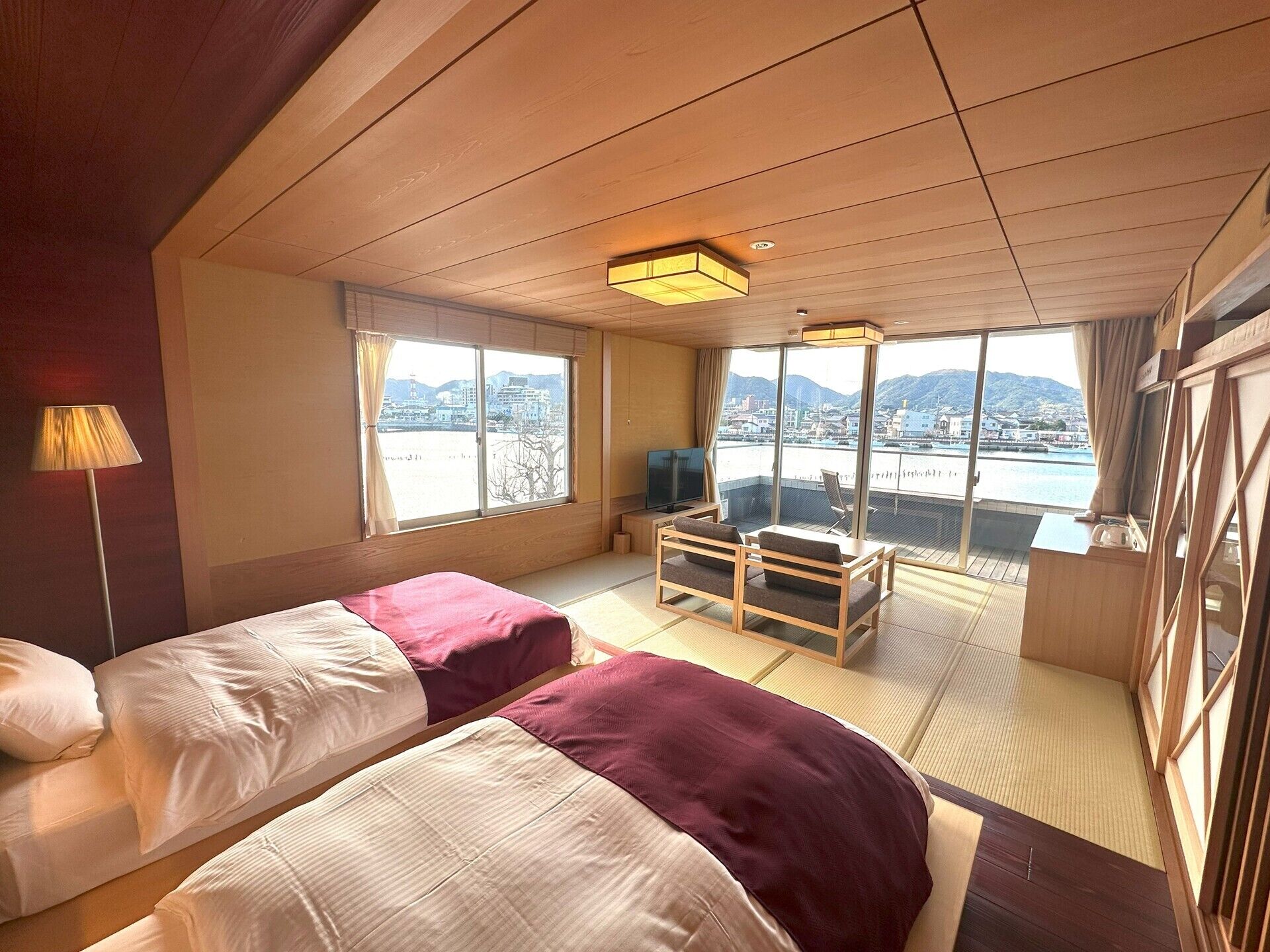 Suite Junior, balcone, vista fiume | Una cassaforte in camera, Wi-Fi gratuito