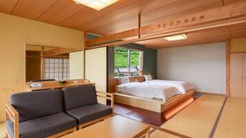 Deluxe Twin Room, Balcony, River View | In-room safe, free WiFi