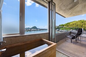 Suite ejecutiva, balcón, vista al río | Caja de seguridad en la habitación y wifi gratis 