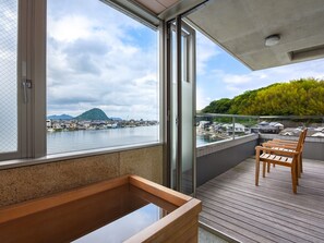 Deluxe Twin Room, Balcony, River View | In-room safe, free WiFi - Ganjima Besso (Hagi)
