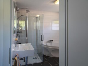 Bathroom - mit Terrasse und Parkplatz by Interhome (Preussisch Oldenburg)