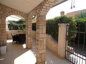 Outdoor dining - "Ines 1" by Interhome (Pula)