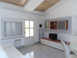 TV - "Ines 1" by Interhome (Pula)