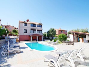 Pool - Wohnung in Banjole mit großem Garten by Interhome (Pula/Banjole)