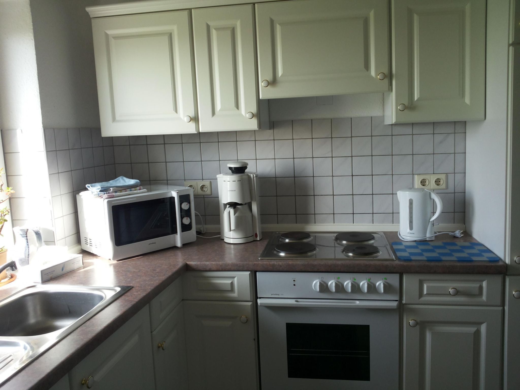 Kühlschrank, Mikrowelle, Ofen, Geschirrspüler