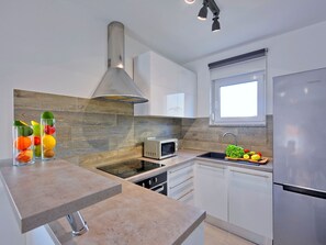 Fridge, microwave, oven, dishwasher - "Villa Amosa" by Interhome (Pula/Banjole)