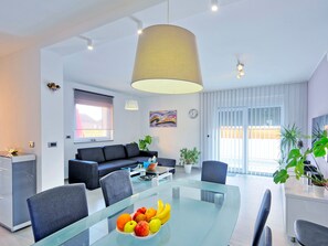 Dining - "Villa Amosa" by Interhome (Pula/Banjole)