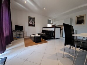 TV - Wohnung in Pomer mit Kleinem Garten by Interhome (Pula/Banjole)