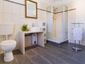 Bathroom - in Radisleben mit Garten und Terrasse by Interhome (Ballenstedt)